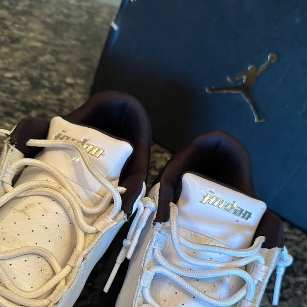 Jordan team Elite 2 Lo White and Black Sneakers Classic Design EUC